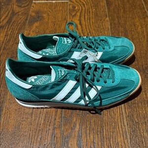 𝗮𝗱𝗶𝗱𝗮𝘀 SL 72 OG Forest Green and White Trainers Women’s 8.5 new with tags.